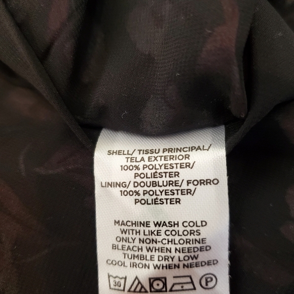 Ann Taylor factory floral short sleeve blouse - Picture 8 of 9